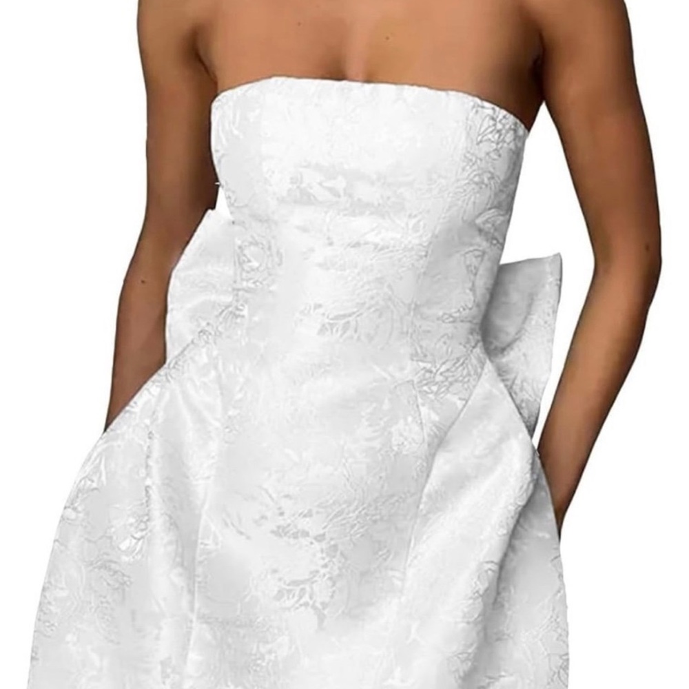 Elegant White Strapless Dress